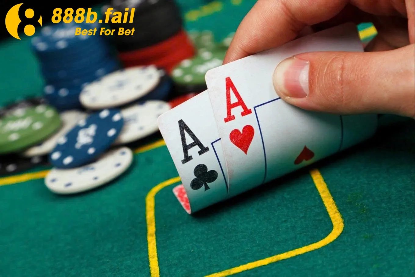 Hướng dẫn chi tiết cách chơi Poker cho người mới bắt đầu 2 Poker Cho Người Mới: Hiểu Rõ Bỏ Bài, Theo, Tố, All-in
